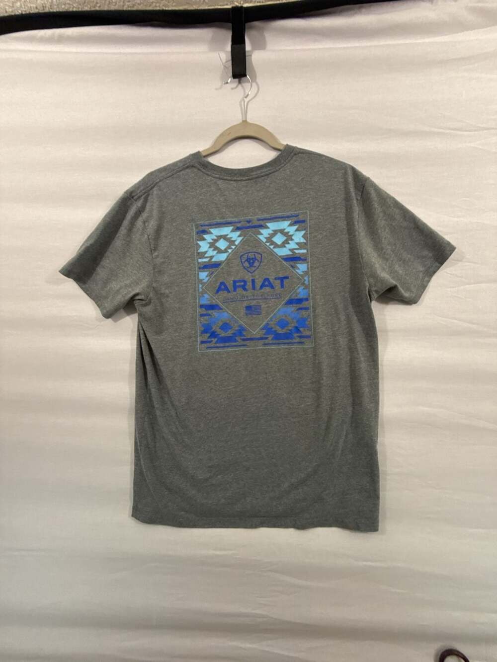 Ariat Graphic T-Shirt Size L Gray Cotton Blend Aztec Logo Back Print